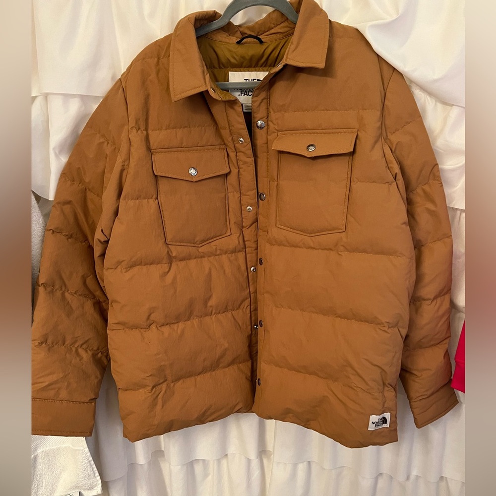 EUC Men’s Northface tan puffer coat jacket XL